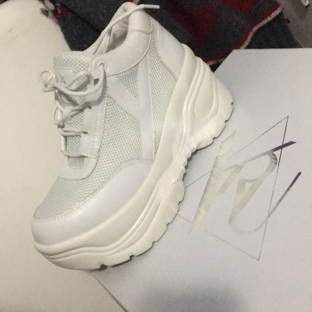 YRU DOLLSKILL PLATFORM SHOES SIZE 38/8